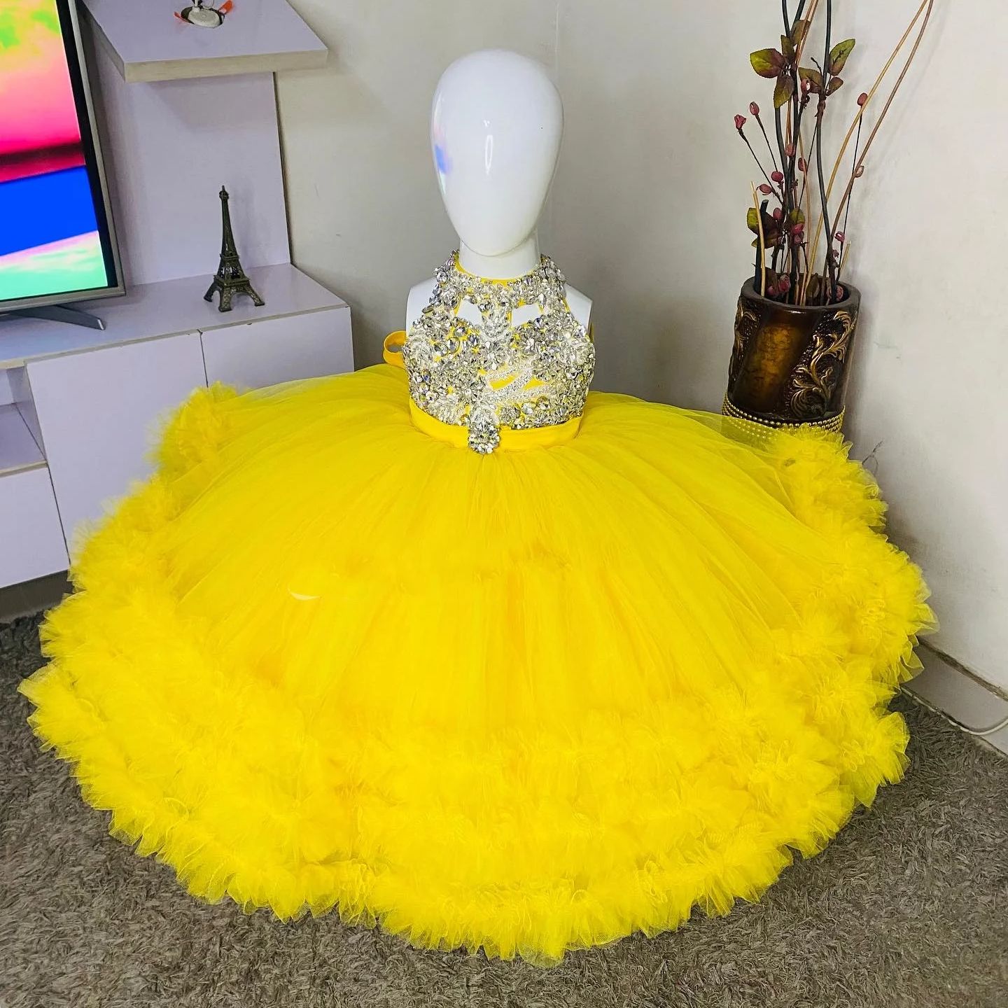 Gorgeous Yellow Flower Girl Dr - Baby Clothing Embroidery 评论和价格